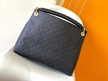 Louis Vuitton | Artsy MM Bag M41066