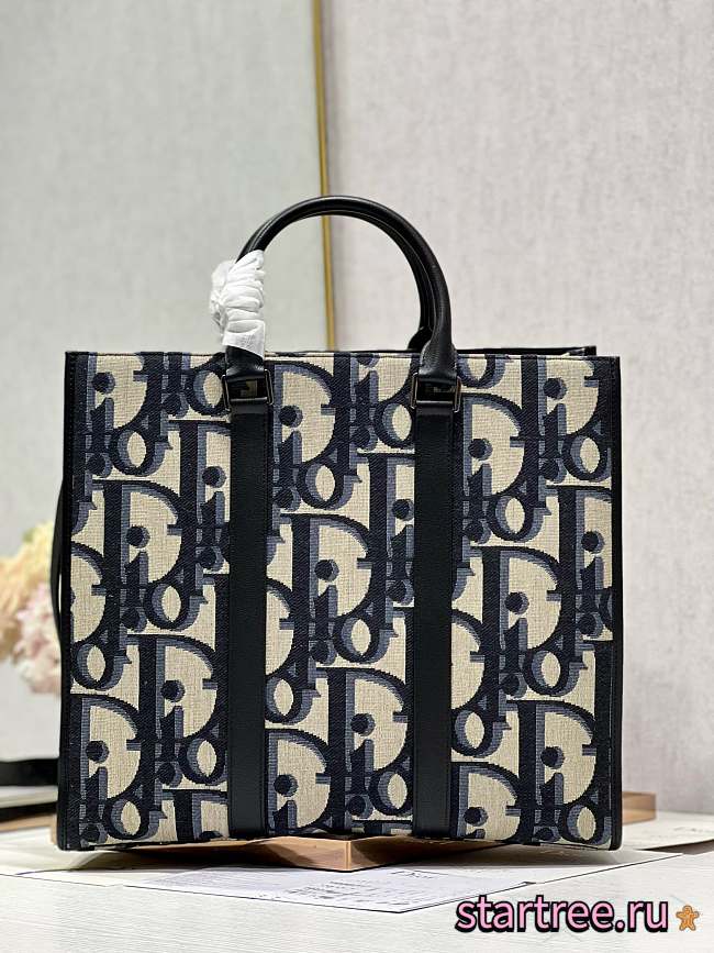 Dior East-West Tote Bag Black and Beige Maxi Dior Oblique Jacquard - 1