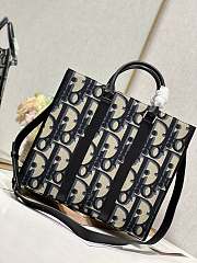 Dior East-West Tote Bag Black and Beige Maxi Dior Oblique Jacquard - 4