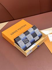 Louis Vuitton Wallet M82820 For Men - 1