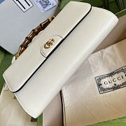 GUCCI Gucci Bamboo Handle Chain Bag White 675795 - 3