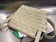 BOTTEGA VENETA Bowling Cassette Woven Leather Shoulder Bag In Light Beige - 3