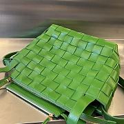 BOTTEGA VENETA Bowling Cassette Woven Leather Shoulder Bag In Green - 2