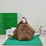 BOTTEGA VENETA Bowling Cassette Woven Leather Shoulder Bag In Caramel - 3