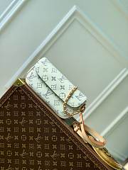 LOUIS VUITTON Wallet on Chain Ivy M83499 - 3