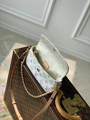 LOUIS VUITTON Wallet on Chain Ivy M83499 - 4
