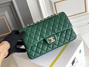 Chanel | Classic Flap Bag Golden Hardware Caviar Green 25cm - 5