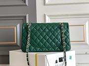 Chanel | Classic Flap Bag Golden Hardware Caviar Green 25cm - 4