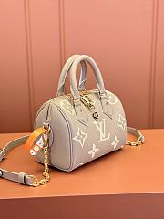 LOUIS VUITTON LV SPEEDY BANDOULIÈRE 20 GREY M58953 - 4