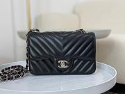 Classic Chanel Chevron Flap Bag Original Silver Lambskin 20cm Black - 1