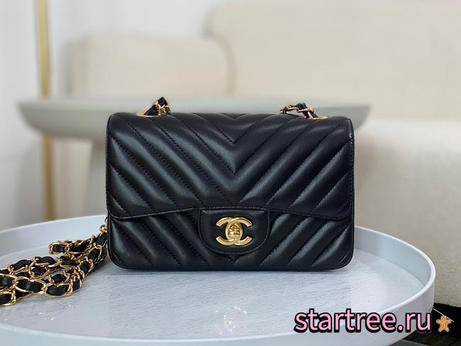 Classic Chanel Chevron Flap Bag Original Gold Lambskin 20cm Black - 1