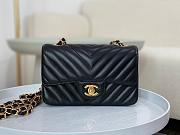 Classic Chanel Chevron Flap Bag Original Gold Lambskin 20cm Black - 1