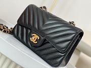 Classic Chanel Chevron Flap Bag Original Gold Lambskin 20cm Black - 3