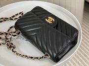 Classic Chanel Chevron Flap Bag Original Gold Lambskin 20cm Black - 4