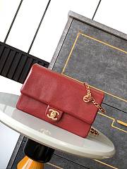 Chanel Small Flap Bag Grained Shiny Calfskin & Gold-Tone Metal -22x13x7cm - 1