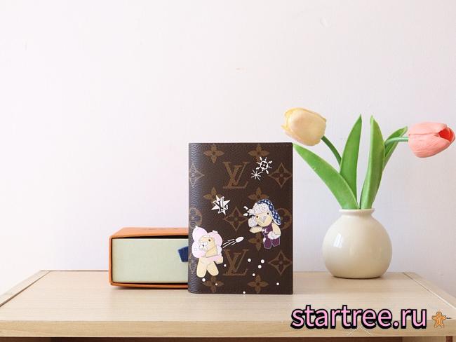 Louis Vuitton Passport Snow Show M12237-14*10*2.5CM - 1