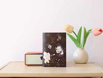 Louis Vuitton Passport Snow Show M12237-14*10*2.5CM