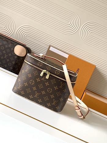 Louis Vuitton Cosmetic Box M42265-24*14*17cm