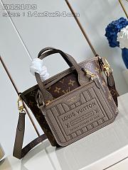 Louis Vuitton REVERSIBLE Neverfull Bandoulière Inside Out BB M12109 - 4