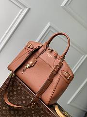 Louis Vuitton Lock It MM M22925-36*29*15CM - 4