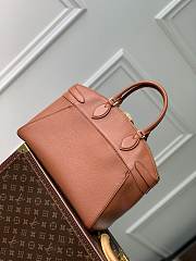 Louis Vuitton Lock It MM M22925-36*29*15CM - 2