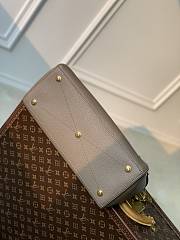 Louis Vuitton Lock It MM M22927-36*29*15CM - 2