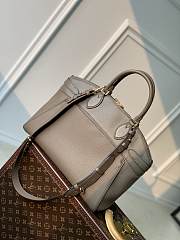 Louis Vuitton Lock It MM M22927-36*29*15CM - 4