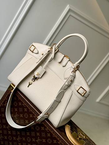 Louis Vuitton Lock It MM M23061-36*29*15CM