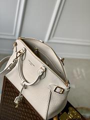 Louis Vuitton Lock It MM M23061-36*29*15CM - 2