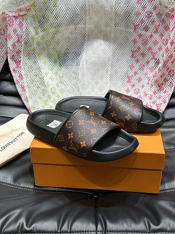 Louis Vuitton Slippers 011