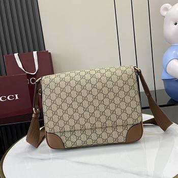 Gucci GG Emblem medium crossbody bag Brownfor Men-29x23x7.5cm