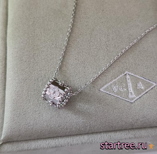 Van Cleef Arpels necklace 004 - 1