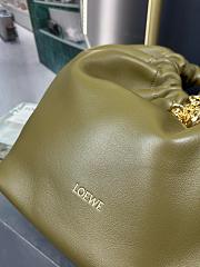 Lowe Small Squeeze bag in mellow nappa lambskin Olive-29cm - 3