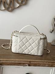 Chanel 25C Vanity Top Handle 17cm White - 4