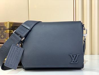 Louis Vuitton Takeoff Messenger LV Aerogram - Men
