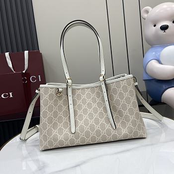 Gucci Emblem medium tote bag beige and white-30cm