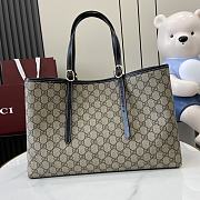 Gucci Emblem large tote bag beige and black-38x25x15cm - 1