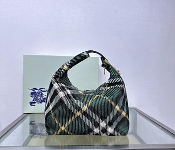 Burberry Medium Peg Duffle Bag- 28 x 16.5 x 33.5cm