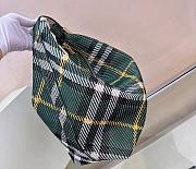 Burberry Medium Peg Duffle Bag- 28 x 16.5 x 33.5cm - 4