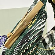 Burberry Medium Peg Duffle Bag- 28 x 16.5 x 33.5cm - 3