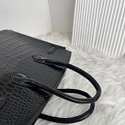 Hermes Birkin 25 Patent Black Crocodile Gold Hardware - 3