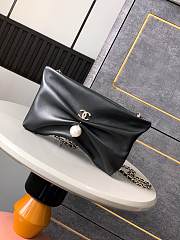 Chanel 25C Clutch Shiny Lambskin Pearl & Gold-Tone Metal Black-14x24x5cm - 1