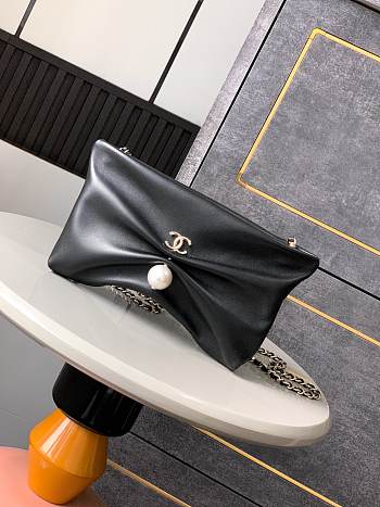 Chanel 25C Clutch Shiny Lambskin Pearl & Gold-Tone Metal Black-14x24x5cm