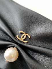 Chanel 25C Clutch Shiny Lambskin Pearl & Gold-Tone Metal Black-14x24x5cm - 2