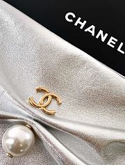 Chanel 25C Clutch Shiny Lambskin Pearl & Gold-Tone Metal Silver-14x24x5cm - 3