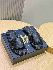Louis Vuitton Men slippers 016 - 4