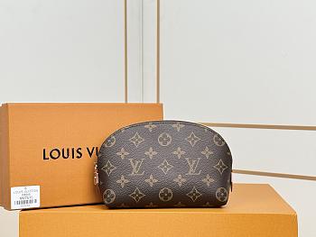 LOUIS VUITTON Monogram Cosmetic Pouch-19cm