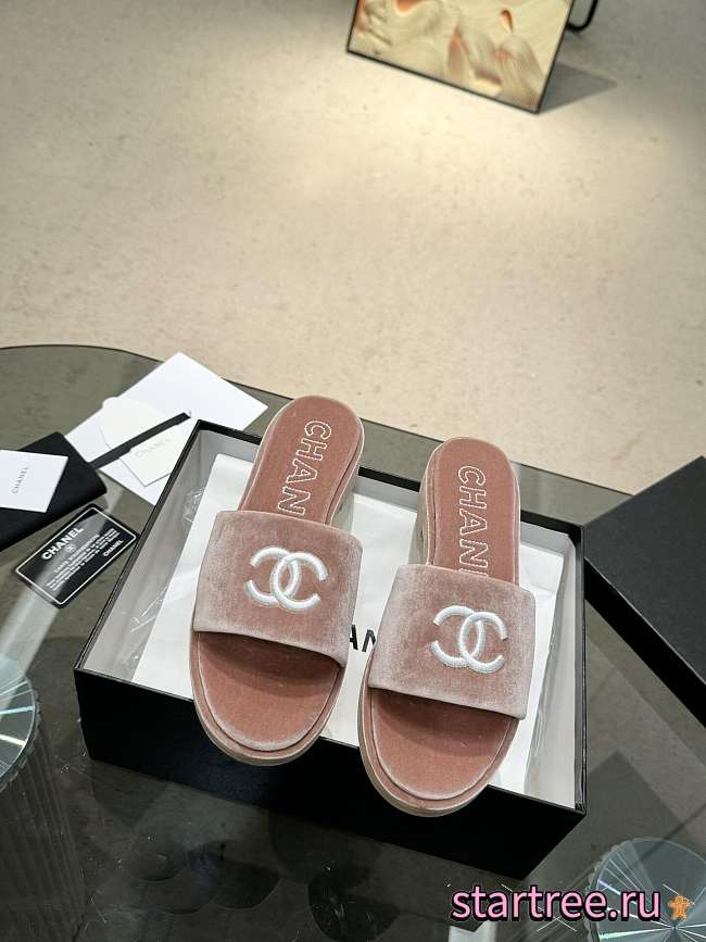 Chanel slippers 012 - 1