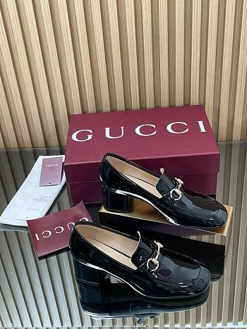 Women's heeled loafer with Horsebit in black