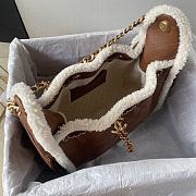 Chanel 25 small handbag Crumpled shearling sheepskin Brown - 5